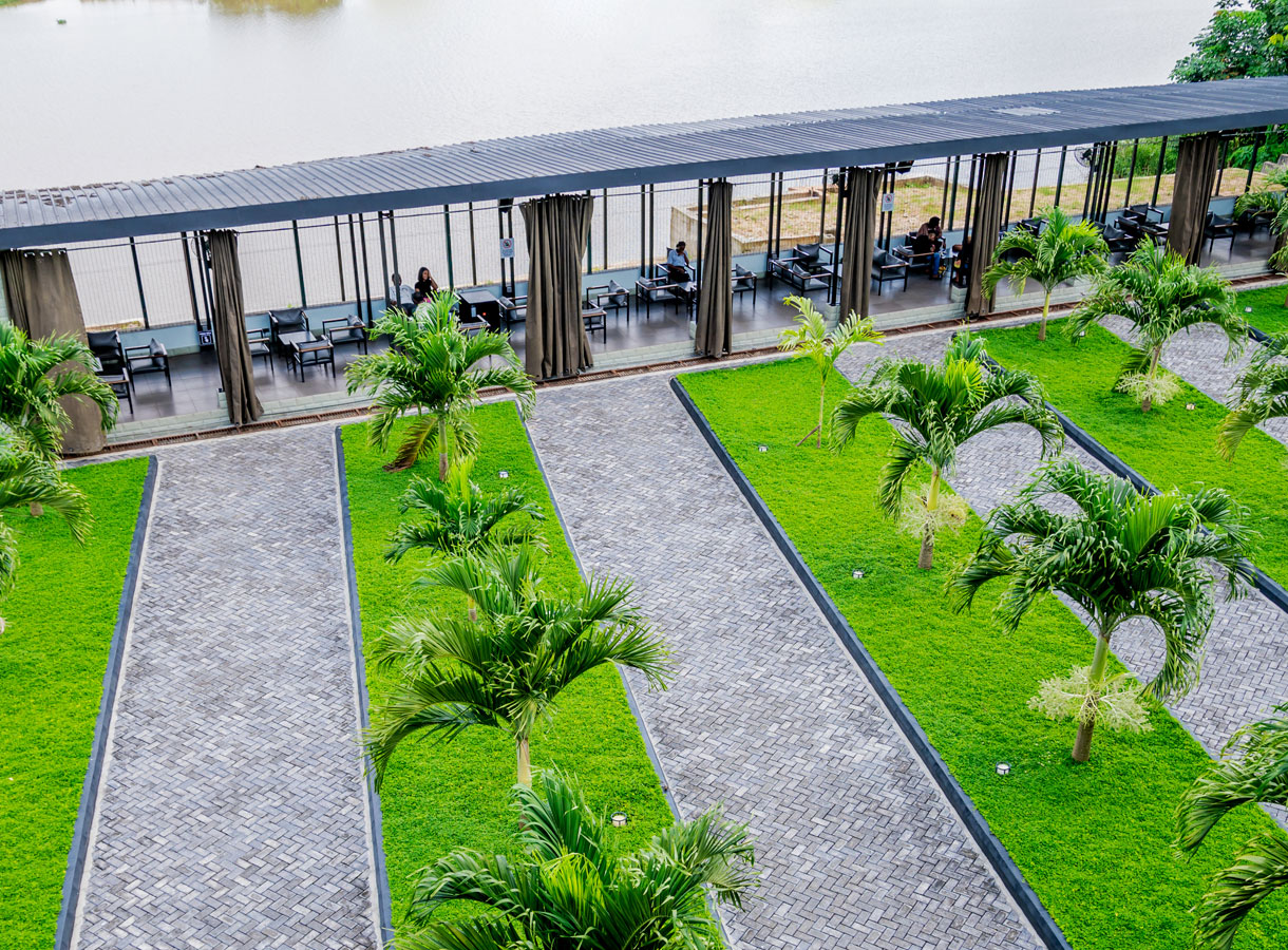 Siro Edge Water Hotel Bar